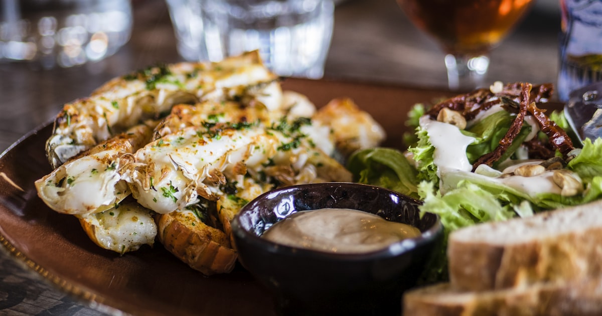 Why Our Plates & Trays Are the Perfect Choice for Dining